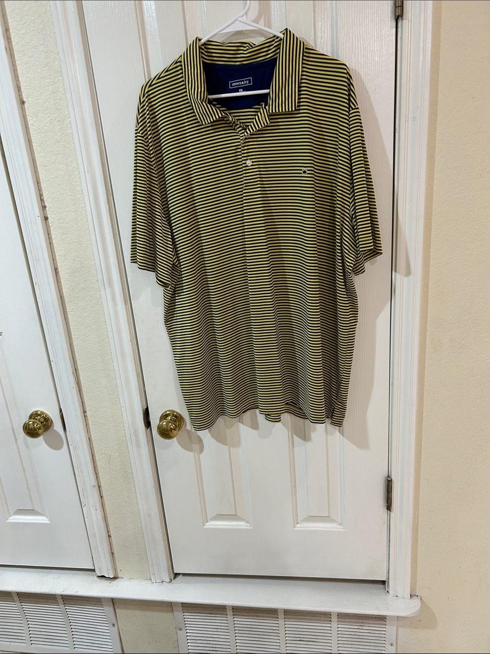 Crown & ivy Men’s Yellow & Black Striped Polo Shirt
